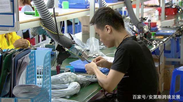 耳機熱銷全球 中國電子設備出口強勢增長，阿里國際站交易額暴漲237%背后的故事